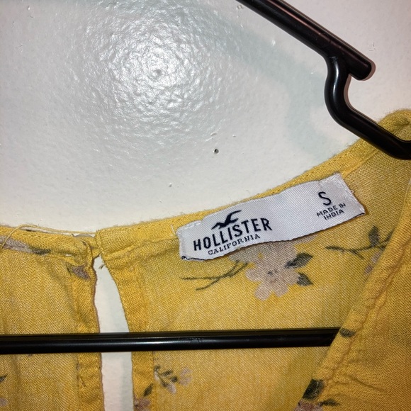 Yellow cropped holister shirt - Picture 2 of 2